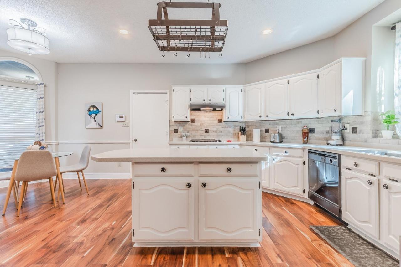 * *Astounding House **Perfect For Family And Friends , Pool , Hot Tub, & Game Room Allen Extérieur photo