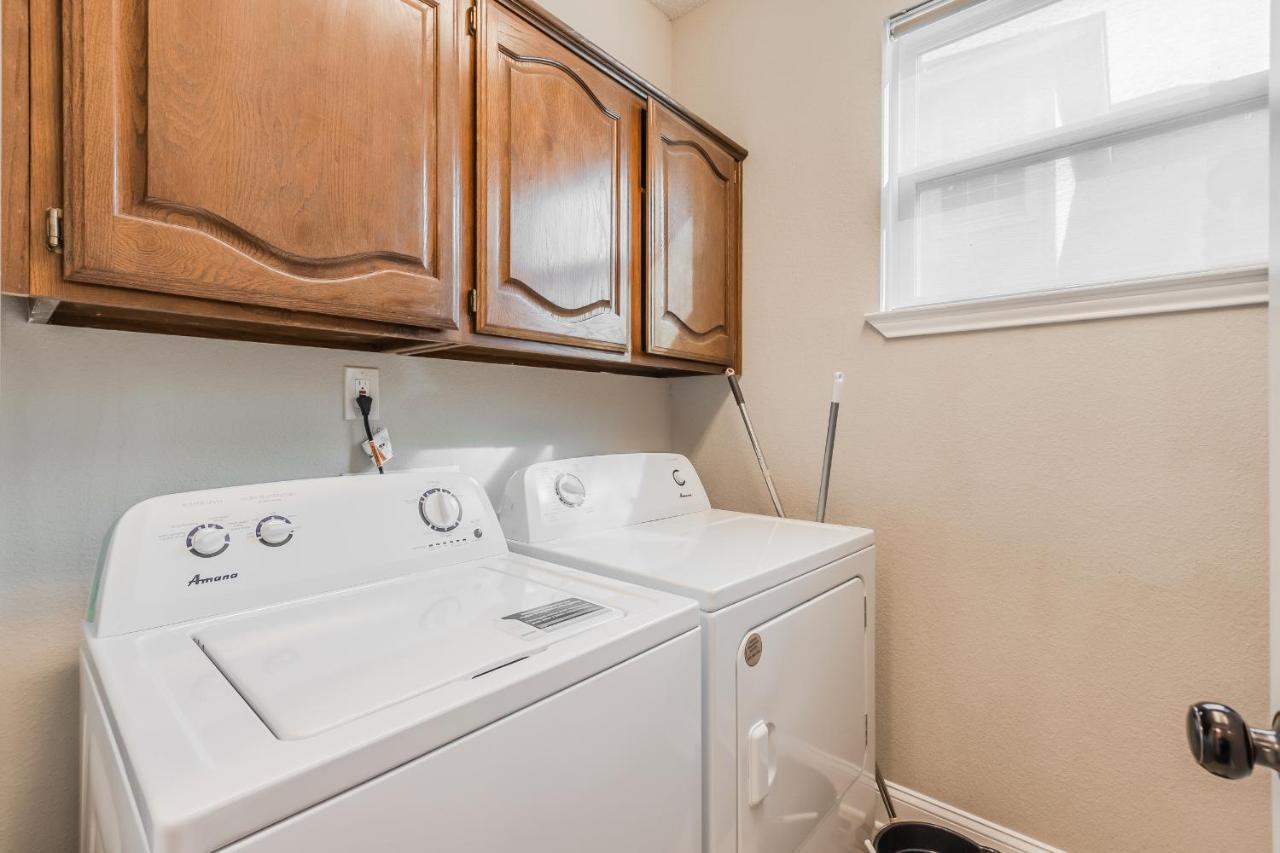 * *Astounding House **Perfect For Family And Friends , Pool , Hot Tub, & Game Room Allen Extérieur photo