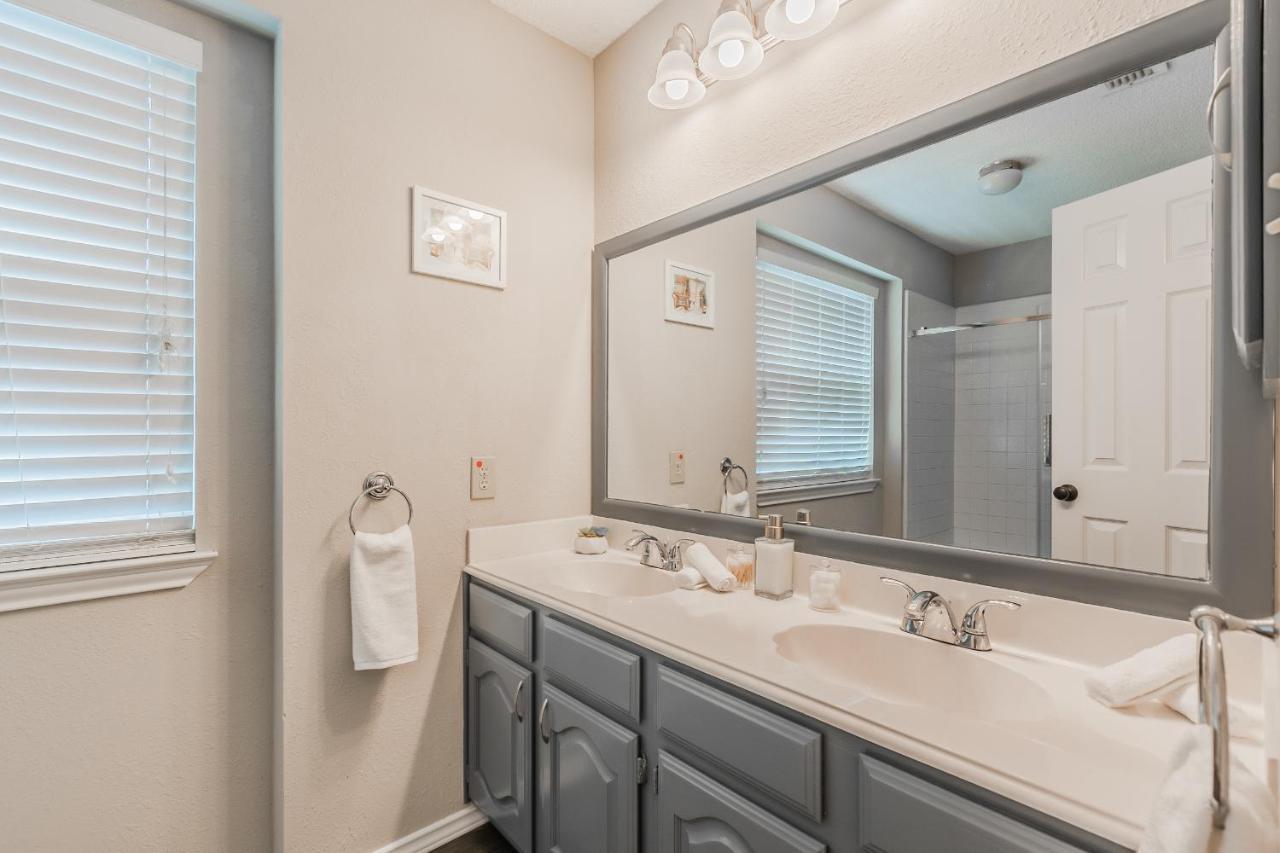 * *Astounding House **Perfect For Family And Friends , Pool , Hot Tub, & Game Room Allen Extérieur photo